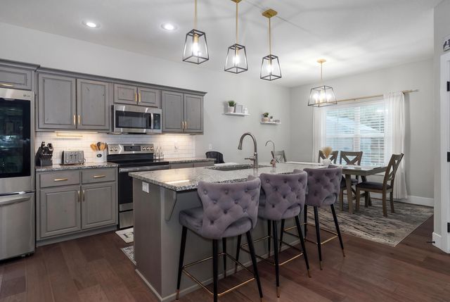 771 N Century Avenue, Republic, MO 65738