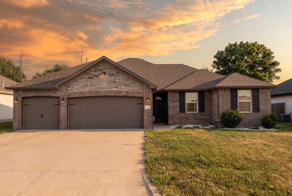 771 N Century Avenue, Republic, MO 65738