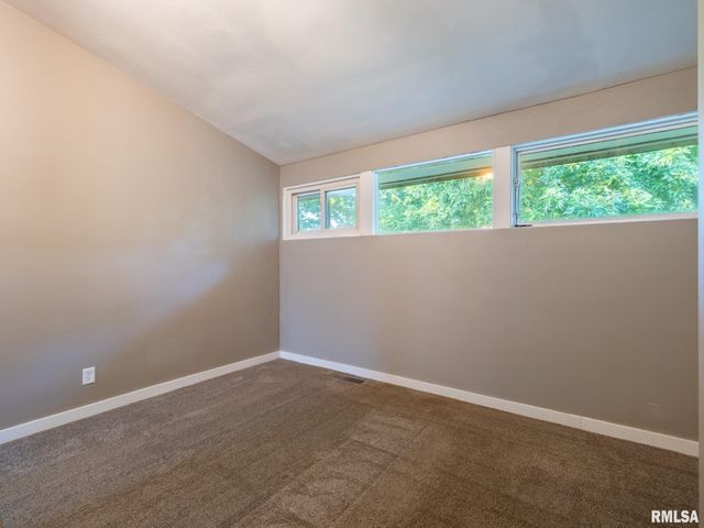 2215 GLENDALE Avenue, Pekin, IL 61554