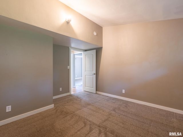 2215 GLENDALE Avenue, Pekin, IL 61554