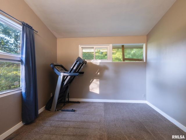 2215 GLENDALE Avenue, Pekin, IL 61554