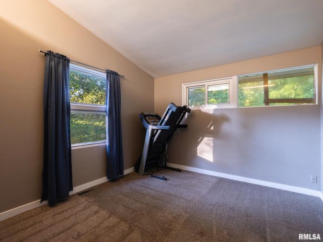 2215 GLENDALE Avenue, Pekin, IL 61554