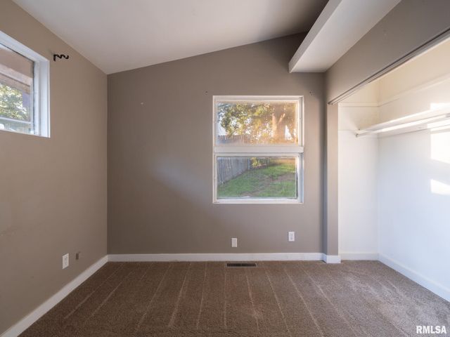 2215 GLENDALE Avenue, Pekin, IL 61554