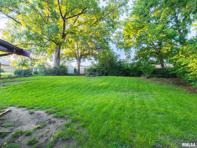 2215 GLENDALE Avenue, Pekin, IL 61554