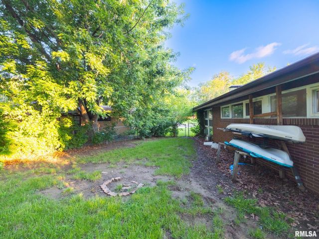 2215 GLENDALE Avenue, Pekin, IL 61554