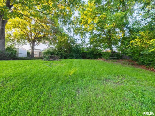 2215 GLENDALE Avenue, Pekin, IL 61554