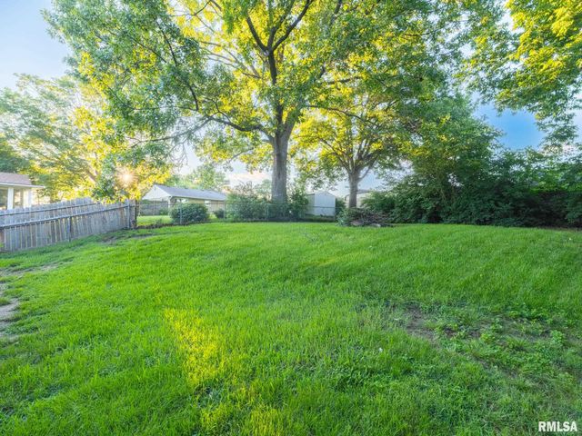 2215 GLENDALE Avenue, Pekin, IL 61554