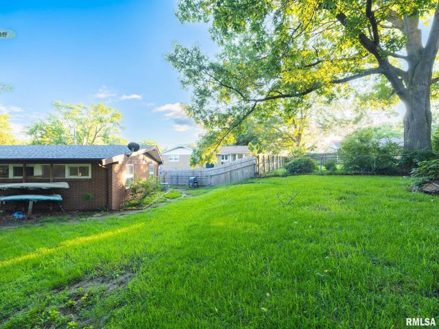 2215 GLENDALE Avenue, Pekin, IL 61554