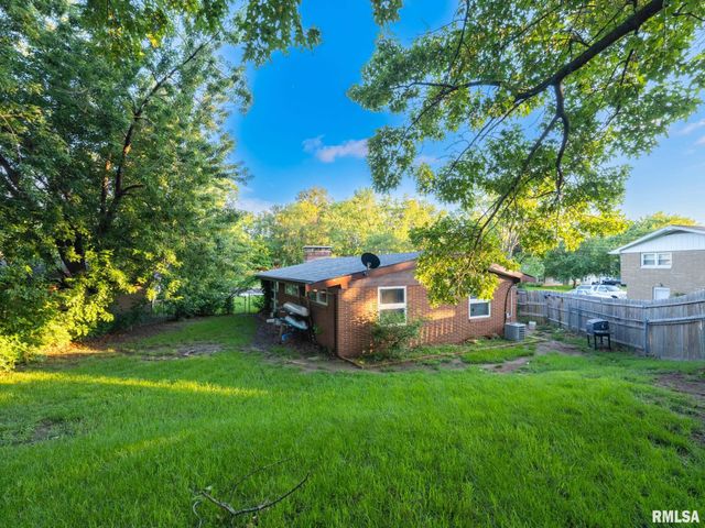 2215 GLENDALE Avenue, Pekin, IL 61554