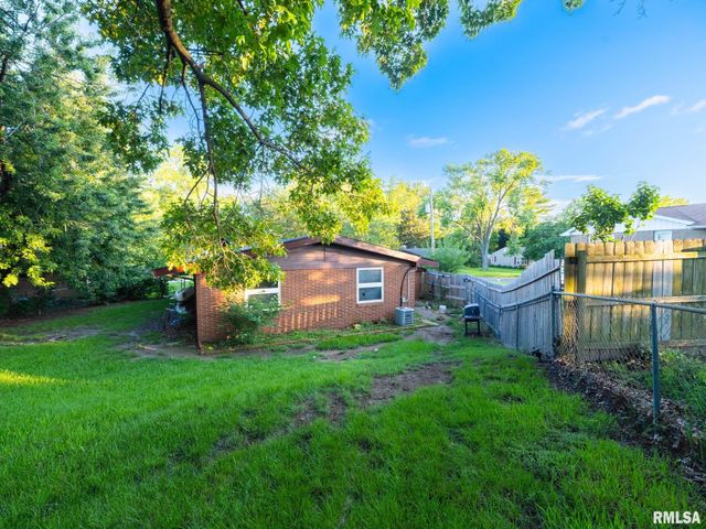 2215 GLENDALE Avenue, Pekin, IL 61554