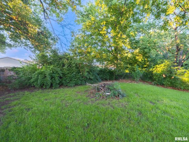 2215 GLENDALE Avenue, Pekin, IL 61554