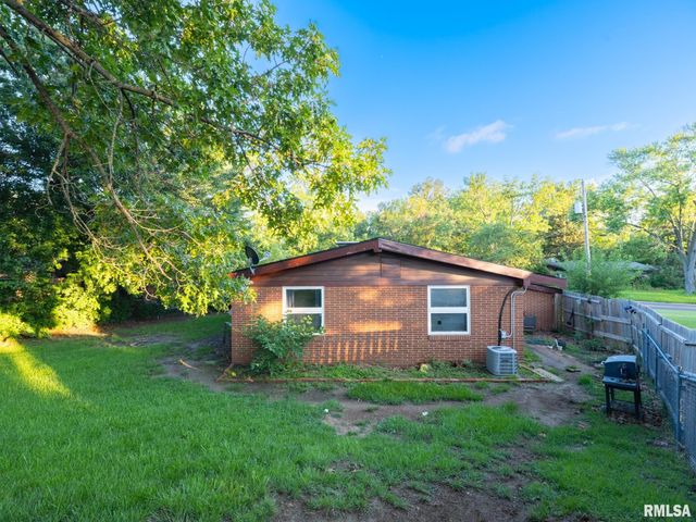 2215 GLENDALE Avenue, Pekin, IL 61554