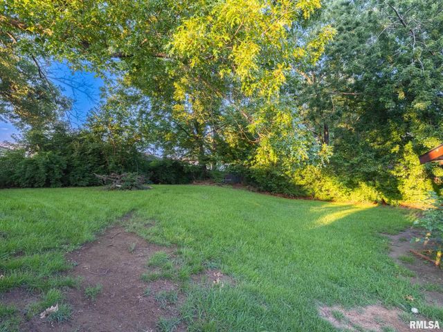 2215 GLENDALE Avenue, Pekin, IL 61554