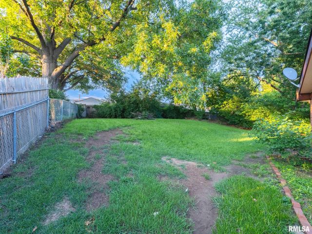2215 GLENDALE Avenue, Pekin, IL 61554