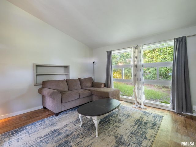 2215 GLENDALE Avenue, Pekin, IL 61554
