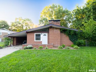 2215 GLENDALE Avenue, Pekin, IL 61554