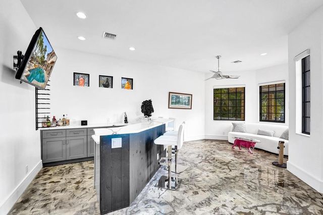 2340 NE 47th Street, Lighthouse Point, FL 33064