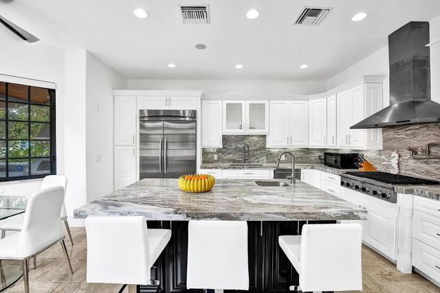 2340 NE 47th Street, Lighthouse Point, FL 33064