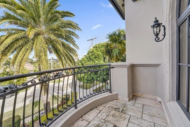 2340 NE 47th Street, Lighthouse Point, FL 33064