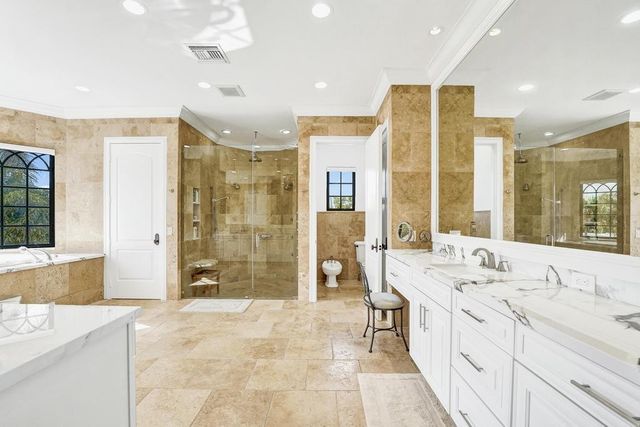 2340 NE 47th Street, Lighthouse Point, FL 33064