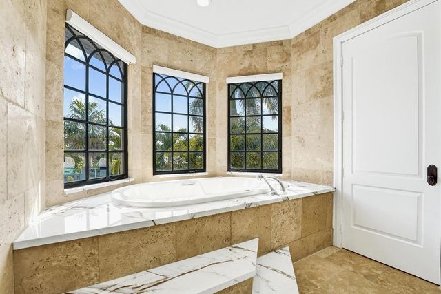 2340 NE 47th Street, Lighthouse Point, FL 33064