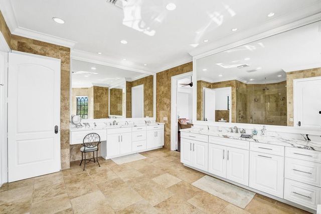 2340 NE 47th Street, Lighthouse Point, FL 33064