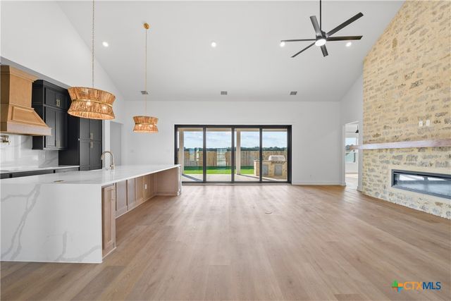 6837 Lacey Oak Road, Salado, TX 76571