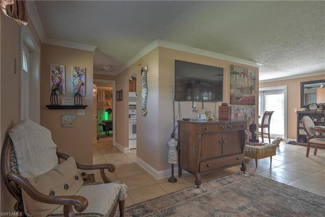 1004 SE 25th TER, Cape Coral, FL 33904