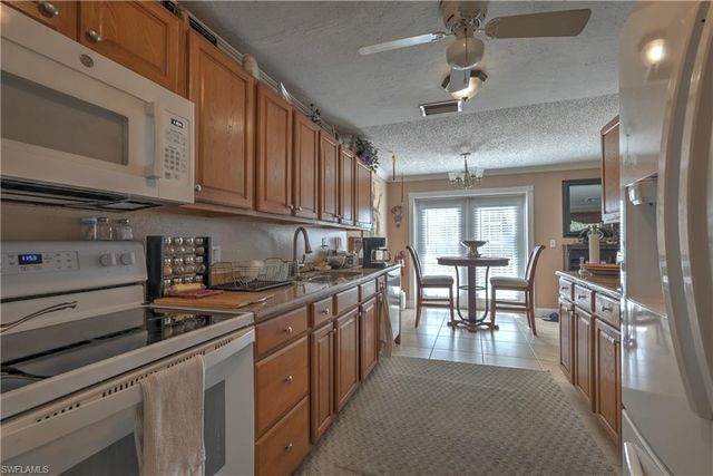 1004 SE 25th TER, Cape Coral, FL 33904