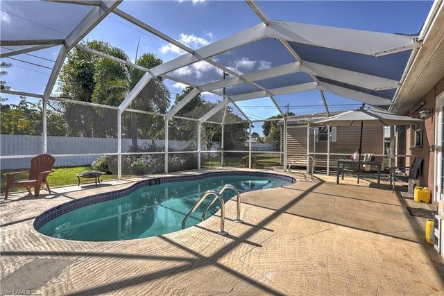 1004 SE 25th TER, Cape Coral, FL 33904