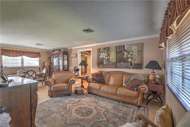 1004 SE 25th TER, Cape Coral, FL 33904