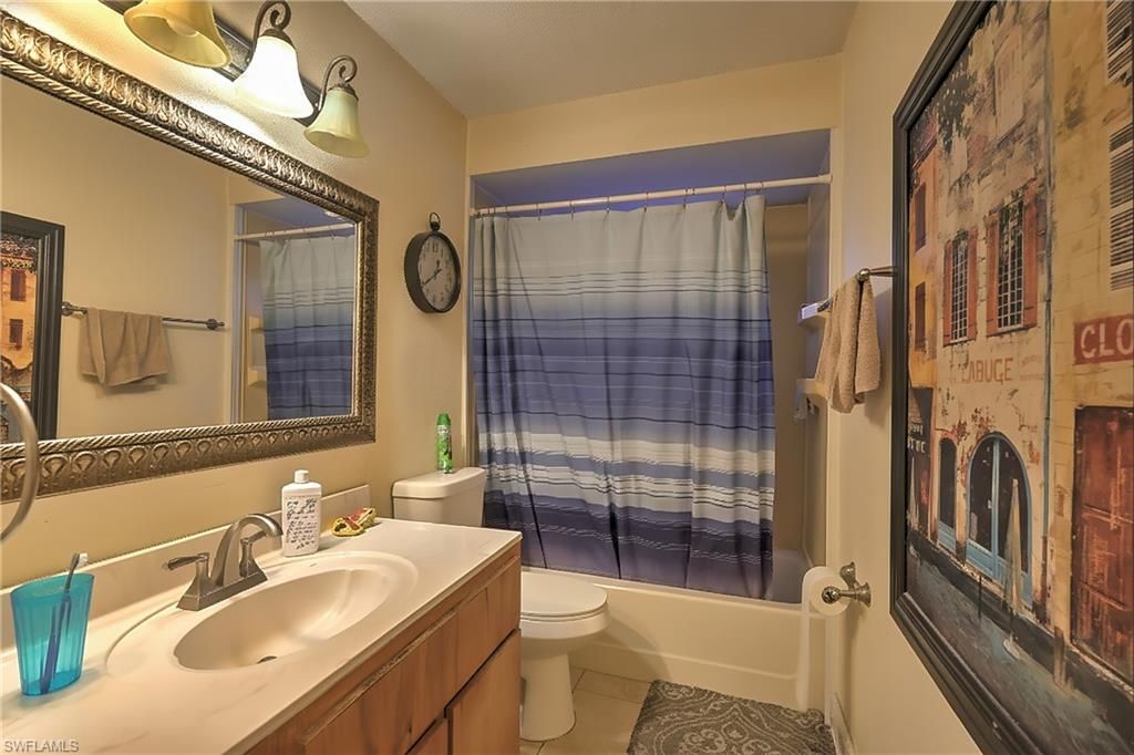 Image 12 of property listing at 1004 SE 25th TER, Cape Coral, FL 33904