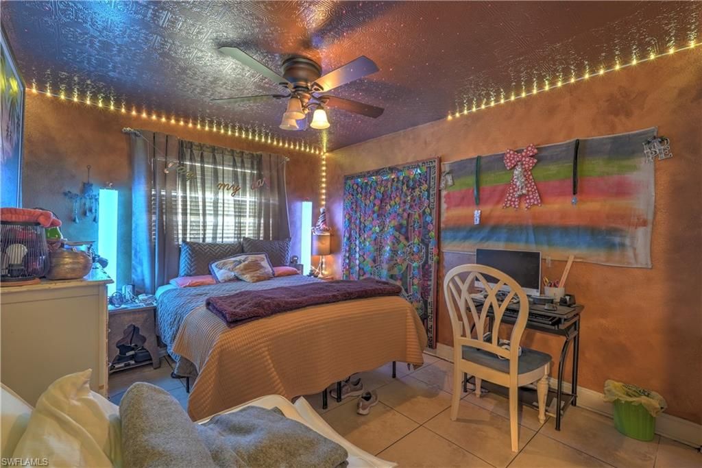 Image 13 of property listing at 1004 SE 25th TER, Cape Coral, FL 33904