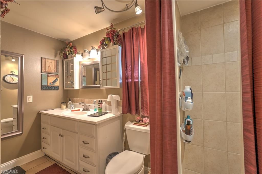 Image 22 of property listing at 1004 SE 25th TER, Cape Coral, FL 33904