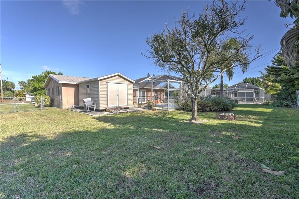 Image 26 of property listing at 1004 SE 25th TER, Cape Coral, FL 33904