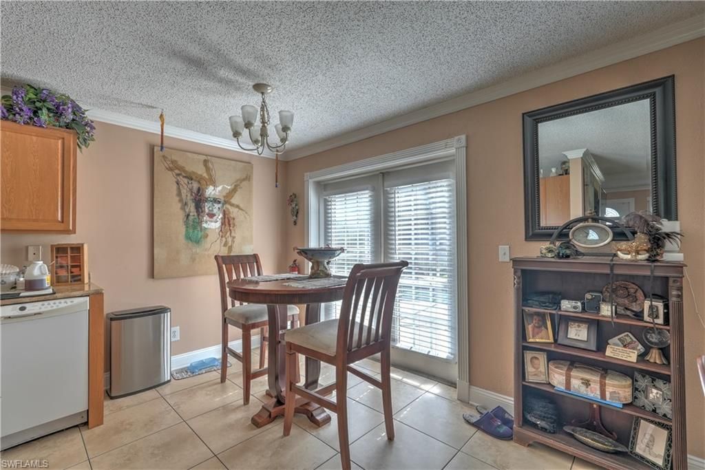 Image 7 of property listing at 1004 SE 25th TER, Cape Coral, FL 33904