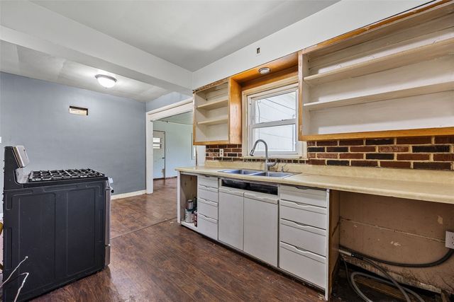 1050 27th Street NE, Cedar Rapids, IA 52402