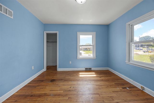 1050 27th Street NE, Cedar Rapids, IA 52402