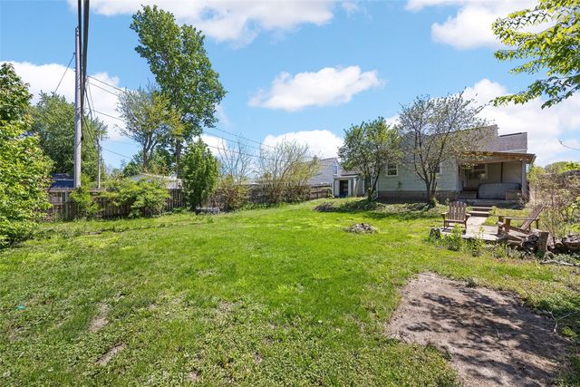 1050 27th Street NE, Cedar Rapids, IA 52402