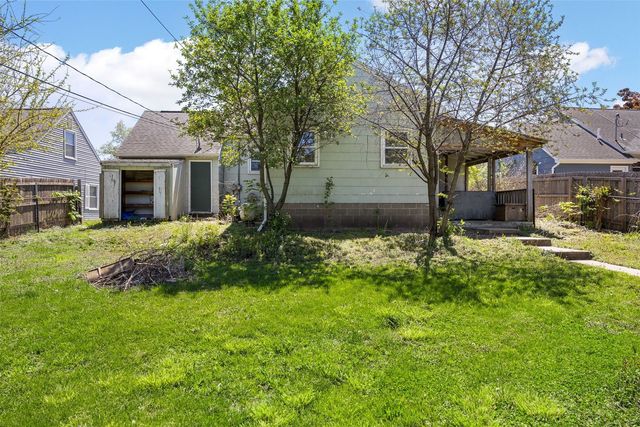 1050 27th Street NE, Cedar Rapids, IA 52402
