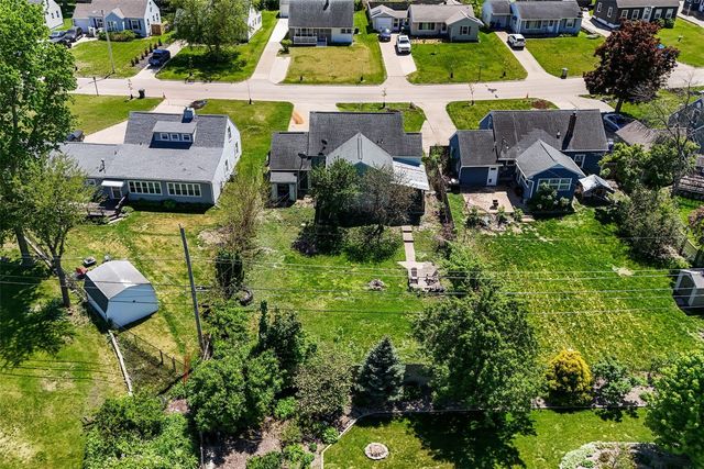 1050 27th Street NE, Cedar Rapids, IA 52402
