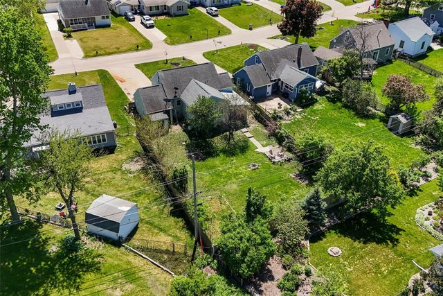 1050 27th Street NE, Cedar Rapids, IA 52402