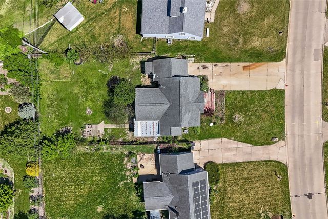 1050 27th Street NE, Cedar Rapids, IA 52402