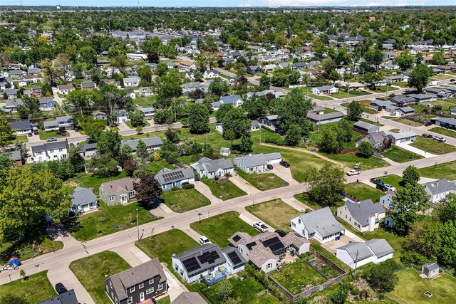 1050 27th Street NE, Cedar Rapids, IA 52402