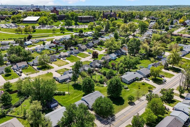 1050 27th Street NE, Cedar Rapids, IA 52402