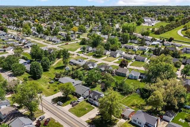 1050 27th Street NE, Cedar Rapids, IA 52402