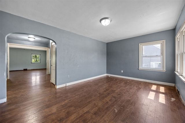 1050 27th Street NE, Cedar Rapids, IA 52402