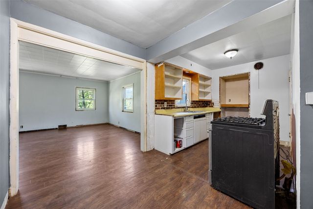 1050 27th Street NE, Cedar Rapids, IA 52402
