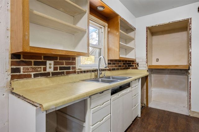 1050 27th Street NE, Cedar Rapids, IA 52402