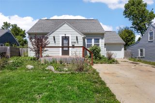 1050 27th Street NE, Cedar Rapids, IA 52402
